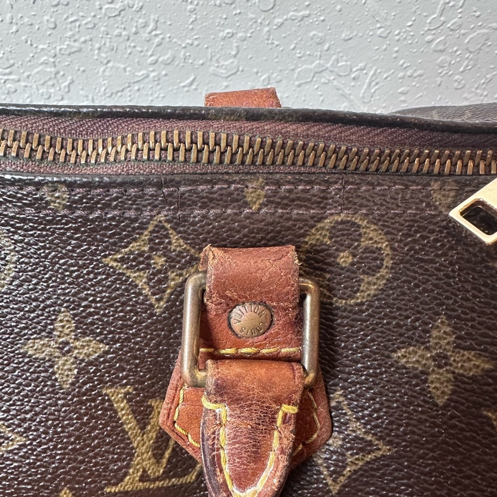 Pre-Owned Authentic Vintage Louis
Vuitton Monogram Speedy 30 - Picture 12 of 16